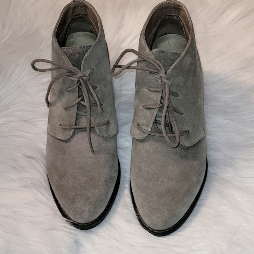 Vionic gray suede tie booties size 6
